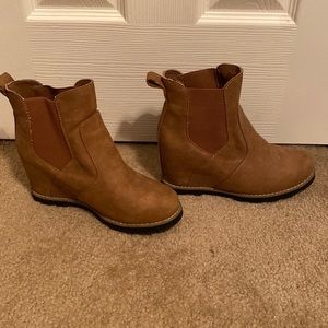 Women’s tan wedge bootie